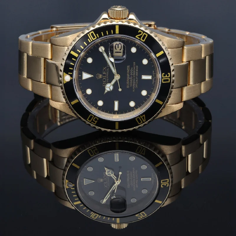 watch with blue bezel -  Rolex Submariner 16618 LN 40mm Gold Watch